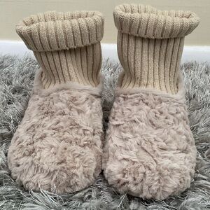 NWOT Free People Cozy Knit & Faux Fur Slippers